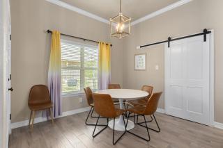 HH 7BD Home Family Group Friendly Parking for 9 - Professionally Managed By Stay Albatross - 4