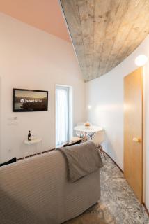 Colourful Trendy House by HostWise - 3