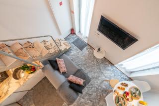 Colourful Trendy House by HostWise - 7