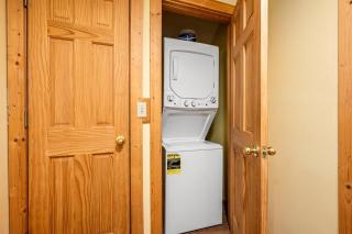 Spacious 4BR 4BA w Hot tub, Wi-Fi, HOA Pool, Pets - 5