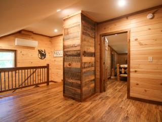 Knotty Pine Cabin in the Pines - 8