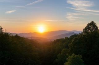 Mountain Paradise Mountain Views, Hot Tub & Free Attraction Tickets - 4