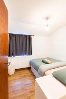 Beautiful 4 bedrooms house, 7 walk to train station - 7