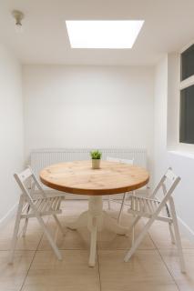 Beautiful 4 bedrooms house, 7 walk to train station - 6