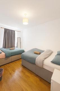 Beautiful 4 bedrooms house, 7 walk to train station - 5