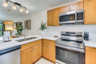 Top Floor Ocean-View Condo Walk to Kona Beaches! - 3