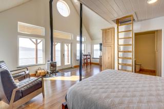 Whale Watching at Beachfront Cottage in Juneau! - 8