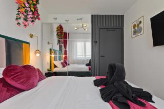 Full Kitchen AC CityView Free Public Parking 2 Bedroom Apartment - 2