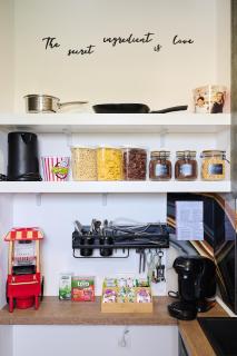 Full Kitchen AC CityView Free Public Parking 2 Bedroom Apartment - Bukarest - 4