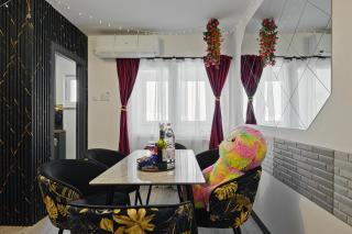 Full Kitchen AC CityView Free Public Parking 2 Bedroom Apartment - 5