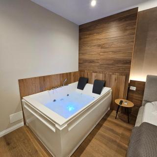 JACUZZI Apartment Delux Tirana Center - 0