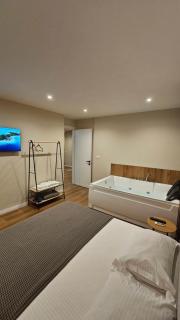 JACUZZI Apartment Delux Tirana Center - 6
