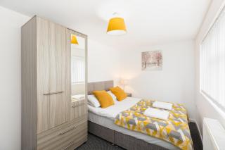 4-Bed Home for Contractors - Parking - Walk to Hospital - 2