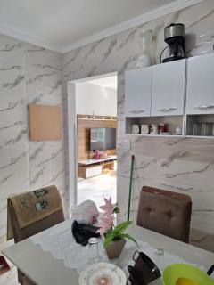 Apartamento com Estacionamento, Wi-Fi, Ar condicionado a 300 metros da Praia da Enseada no Guarujá. - 3
