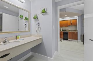 Comfortable 2BR Near Universal Studios - 1