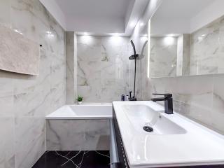 Bucharest Central & Spacious 3Br 3Ba Family Apt - 7