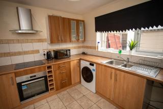 Restful 3-Bed Retreat Tilbury - 2