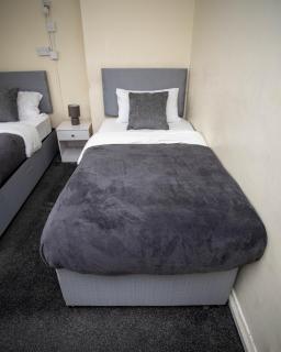 Restful 3-Bed Retreat Tilbury - 2