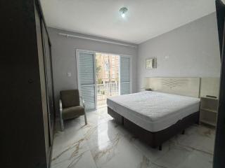 Apartamento com Estacionamento, Wi-Fi, Ar condicionado a 300 metros da Praia da Enseada no Guarujá. - 4