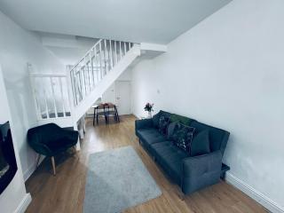 Holly Terrace - 2 Bedrooms - Sleeps 3 - 1