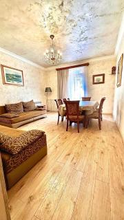 Hanrapetutyan Apartment - 4