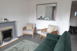 Spacious 3-Bed House - Contractors & Families - Free Parking - Fast Wifi - 9