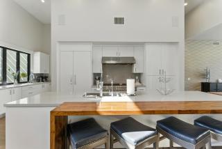 Luxury Stay with Pool, Spa, Fire Pit, Outdoor Lounge & Stunning Ocean Views, Encinitas Retreat - 3