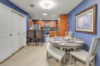 Private Hot Tub, Pool and Yard Modern Bradenton Gem - 6