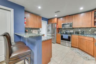 Private Hot Tub, Pool and Yard Modern Bradenton Gem - 5