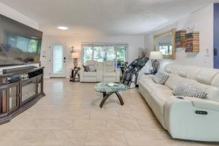 Private Hot Tub, Pool and Yard Modern Bradenton Gem - 4