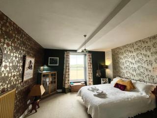 The Master Suite, Cotswolds Coaching Inn - 0