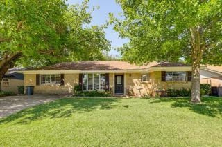 Home with Backyard Oasis Less Than 7 Mi to ATandT Stadium! - 8
