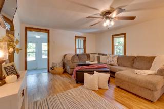 Pets Welcome Tranquil Retreat with Yard in Jewett! - 1