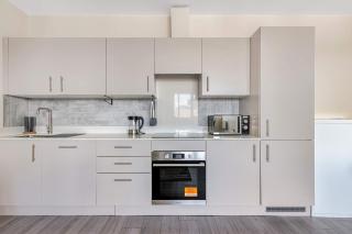 City Service Lets - Large Cheam Village 1 bed Apartment with Free parking - Fantastic Transport Links - 4