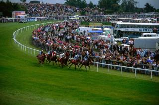 City Service Lets - Large Cheam Village 1 bed Apartment with Free parking - Fantastic Transport Links - 1