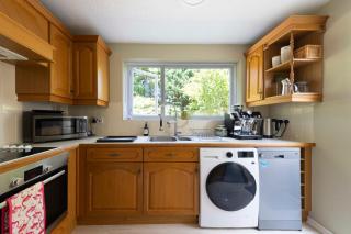 Haywards Heath 2BR House w Parking - 7
