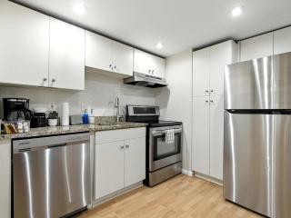 Walk to METRO - Quiet 1BR with Sauna Rock Creek Park - 7