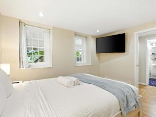 Walk to METRO - Quiet 1BR with Sauna Rock Creek Park - 4