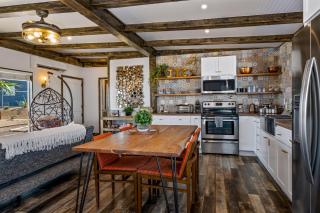 The Joshua Tree Chalet - 9