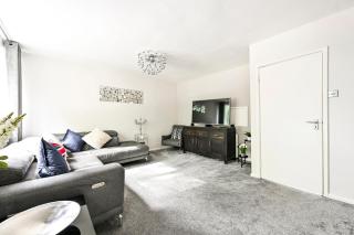 Modern 3-Bed Maisonette - Epping High Street - Parking - LMV Property - 4