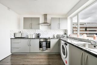 Modern 3-Bed Maisonette - Epping High Street - Parking - LMV Property - 7