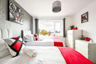 Modern 3-Bed Maisonette - Epping High Street - Parking - LMV Property - 2