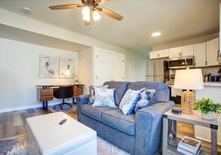 Free parking with In unit washer and dryer AC - Pets Ok - 8