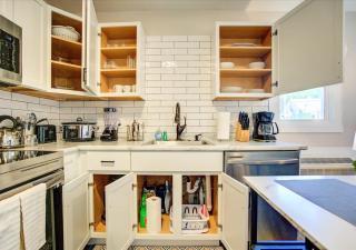 Free parking with In unit washer and dryer AC - Pets Ok - 3
