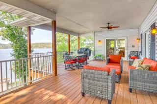 Water-View Deck! Family Home on Lake of the Ozarks - 0