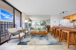 35th Floor Ocean View with Free Parking, Near Waikiki Beach - 8