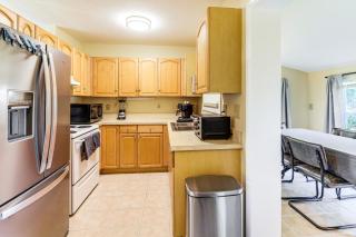2 Mi to Shore Riviera Beach Retreat with Yard - 7