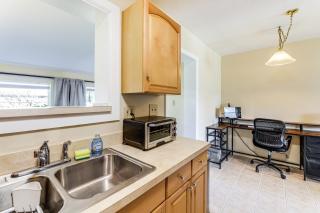 2 Mi to Shore Riviera Beach Retreat with Yard - 6