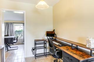 2 Mi to Shore Riviera Beach Retreat with Yard - 5