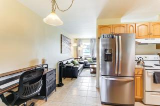 2 Mi to Shore Riviera Beach Retreat with Yard - 2